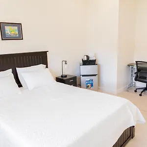 Addison Lee Cayman Guest house